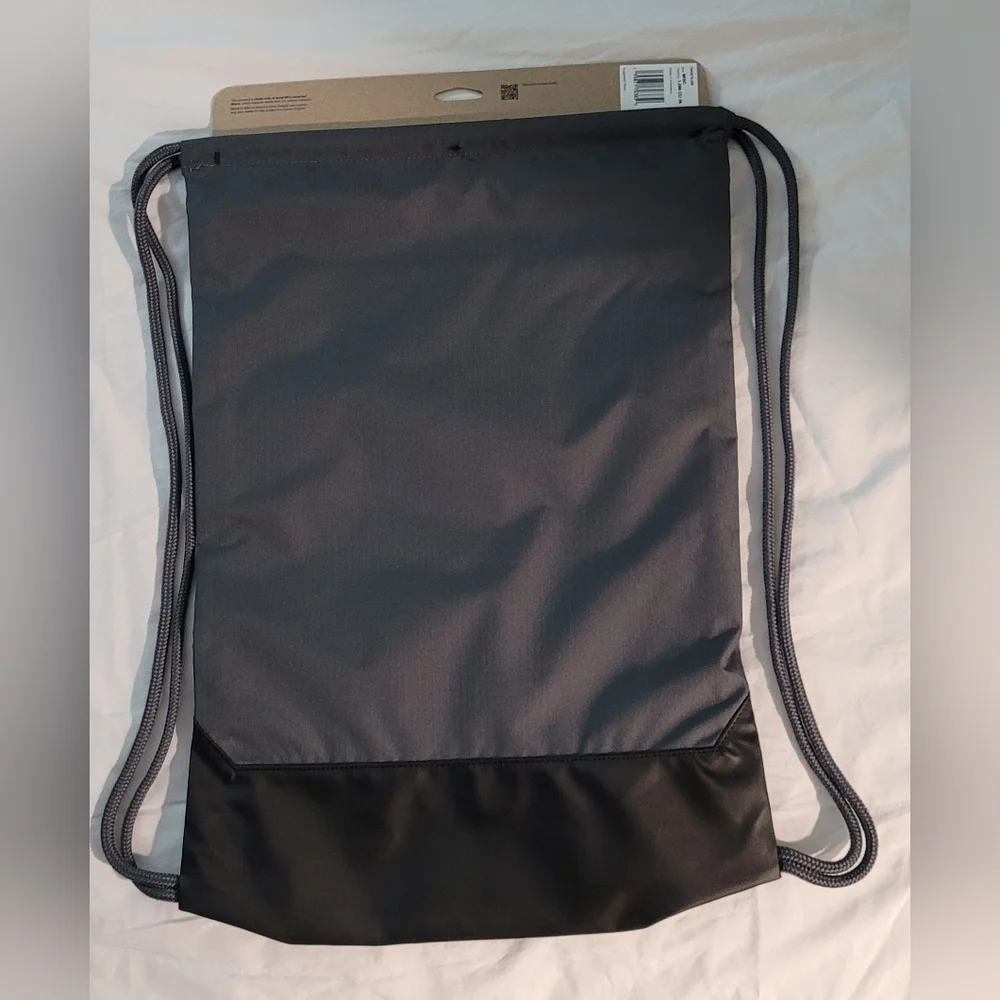 Nike Drawstring Bag with front zipper - Picture 2 of 3
